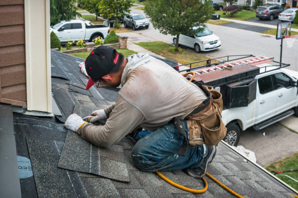 Professional Emergency Roof Repair technician working in Hamilton, VA